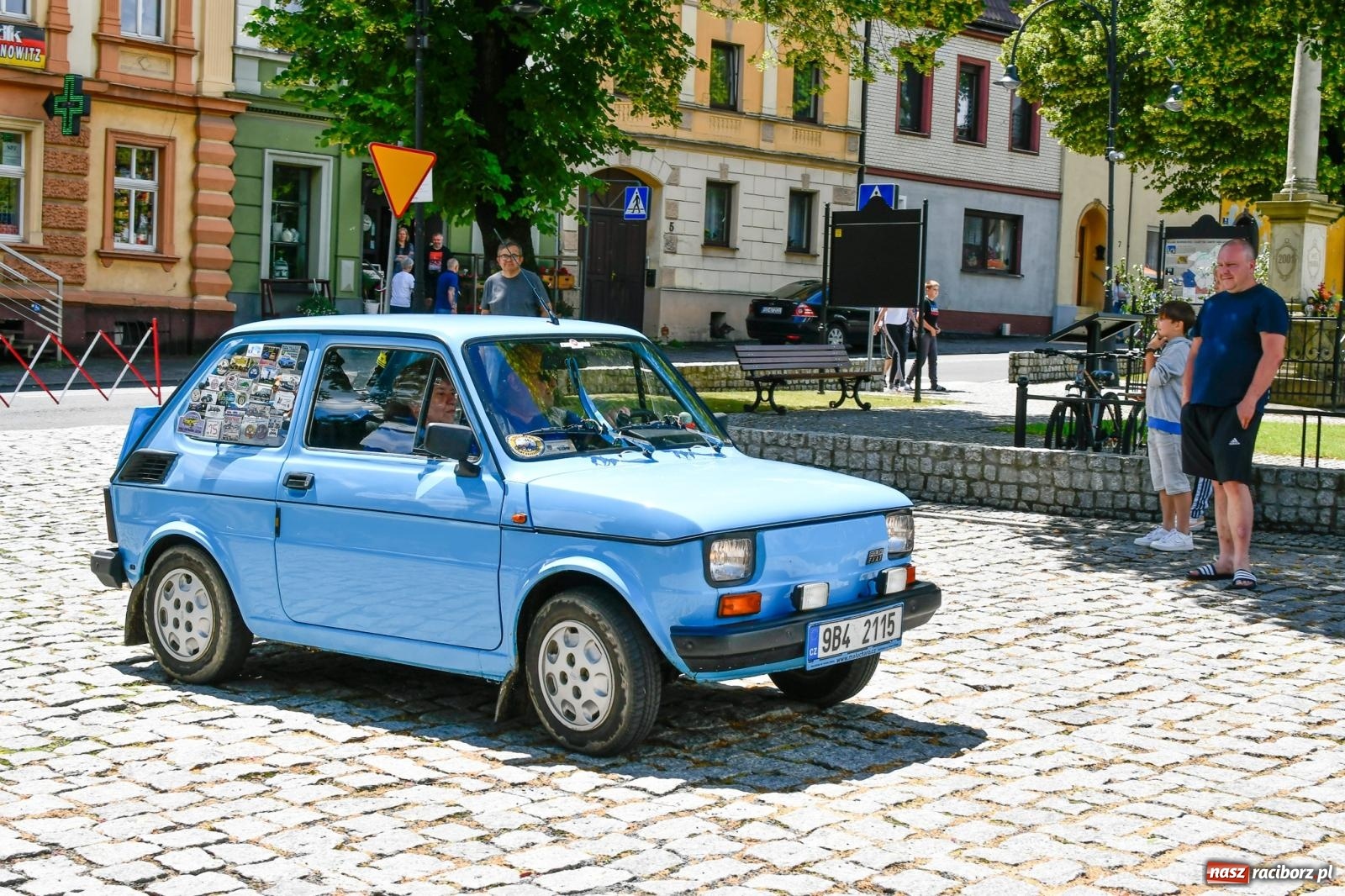Zdjęcie w galerii na portalu naszraciborz.pl: Historia motoryzacji na krzanowickim ryneczku [FOTO i WIDEO] wiadomości z regionu