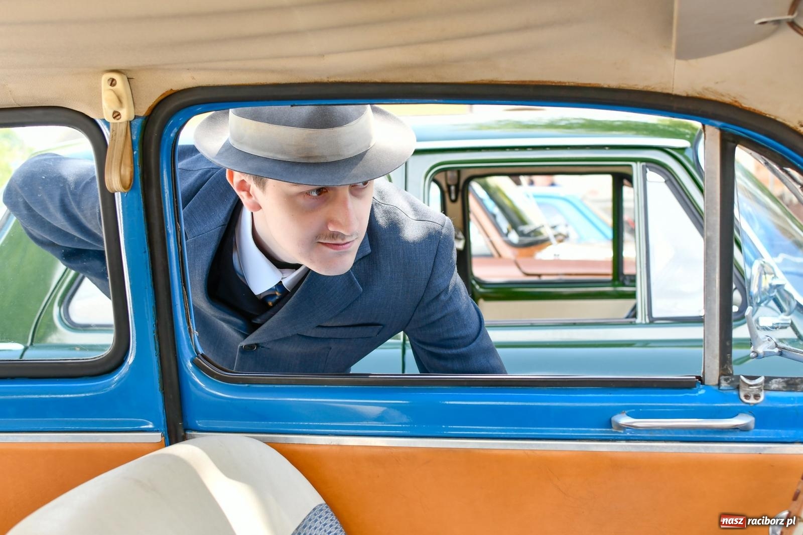 Zdjęcie w galerii na portalu naszraciborz.pl: Historia motoryzacji na krzanowickim ryneczku [FOTO i WIDEO] wiadomości z regionu