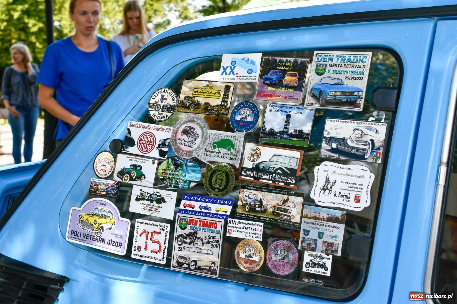 Zdjęcie w galerii na portalu naszraciborz.pl: Historia motoryzacji na krzanowickim ryneczku [FOTO i WIDEO] wiadomości z regionu