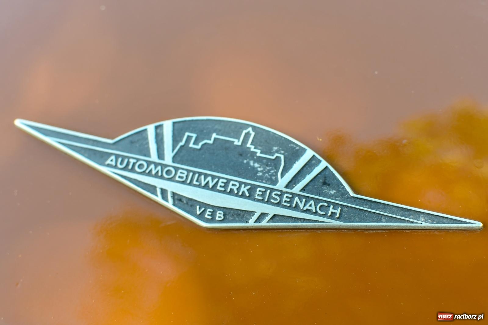 Zdjęcie w galerii na portalu naszraciborz.pl: Historia motoryzacji na krzanowickim ryneczku [FOTO i WIDEO] wiadomości z regionu