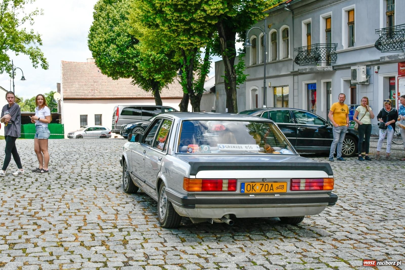 Zdjęcie w galerii na portalu naszraciborz.pl: Historia motoryzacji na krzanowickim ryneczku [FOTO i WIDEO] wiadomości z regionu