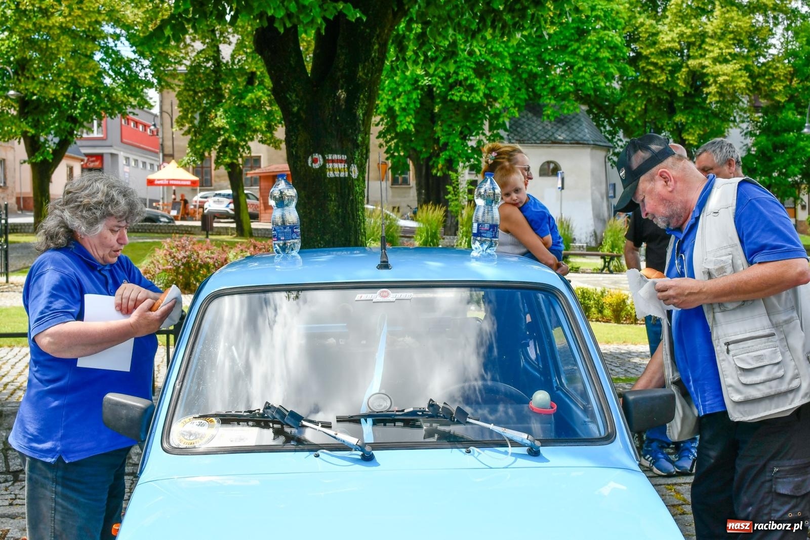 Zdjęcie w galerii na portalu naszraciborz.pl: Historia motoryzacji na krzanowickim ryneczku [FOTO i WIDEO] wiadomości z regionu
