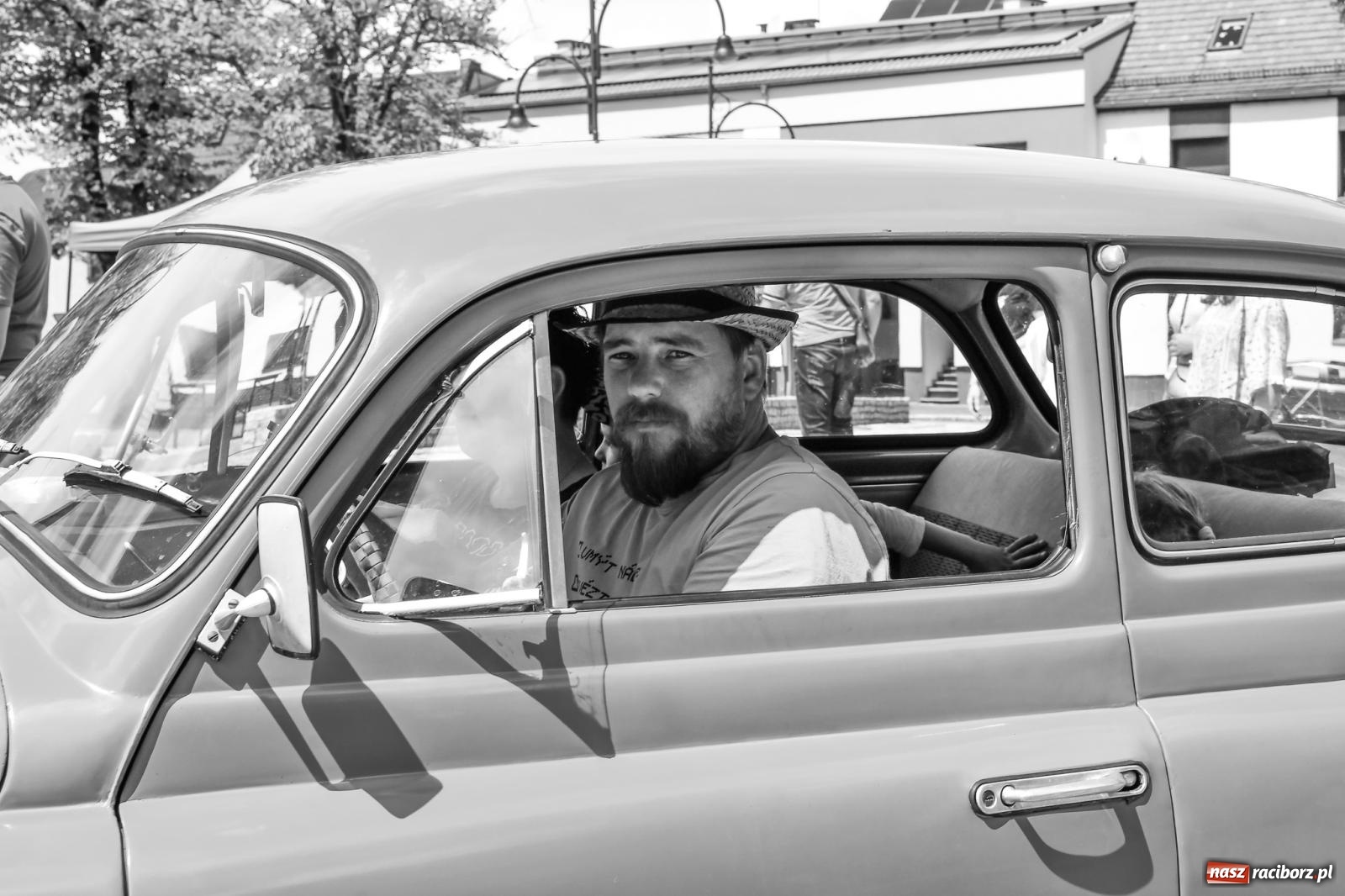 Zdjęcie w galerii na portalu naszraciborz.pl: Historia motoryzacji na krzanowickim ryneczku [FOTO i WIDEO] wiadomości z regionu