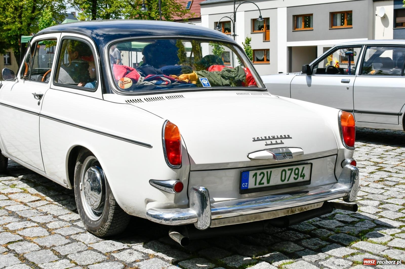 Zdjęcie w galerii na portalu naszraciborz.pl: Historia motoryzacji na krzanowickim ryneczku [FOTO i WIDEO] wiadomości z regionu