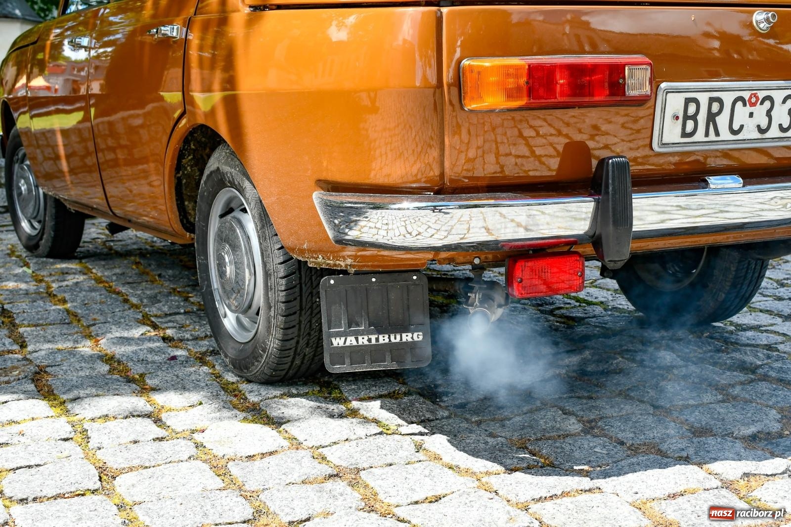 Zdjęcie w galerii na portalu naszraciborz.pl: Historia motoryzacji na krzanowickim ryneczku [FOTO i WIDEO] wiadomości z regionu