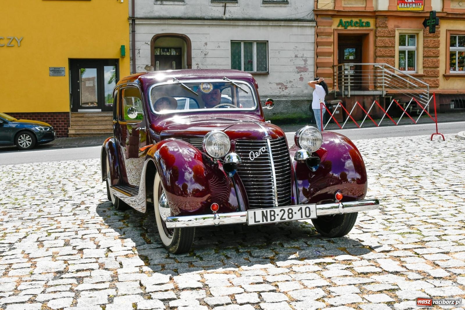 Zdjęcie w galerii na portalu naszraciborz.pl: Historia motoryzacji na krzanowickim ryneczku [FOTO i WIDEO] wiadomości z regionu
