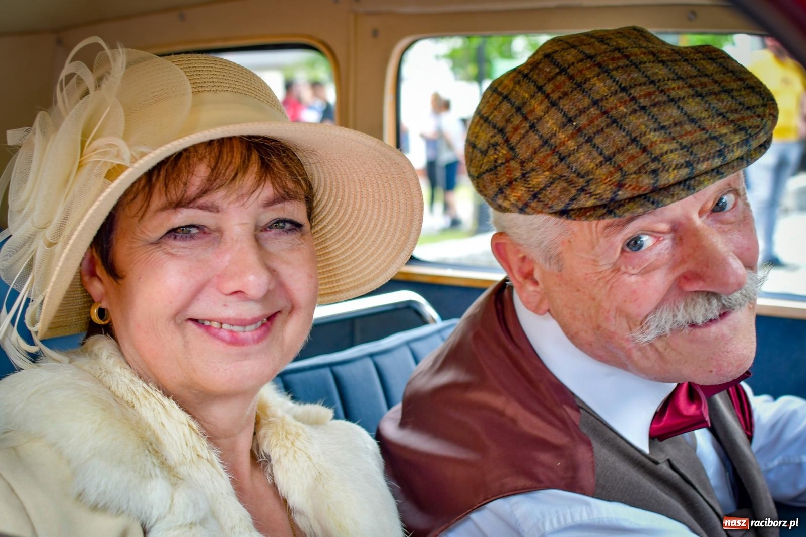 Zdjęcie w galerii na portalu naszraciborz.pl: Historia motoryzacji na krzanowickim ryneczku [FOTO i WIDEO] wiadomości z regionu