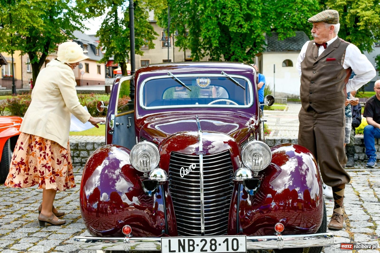 Zdjęcie w galerii na portalu naszraciborz.pl: Historia motoryzacji na krzanowickim ryneczku [FOTO i WIDEO] wiadomości z regionu