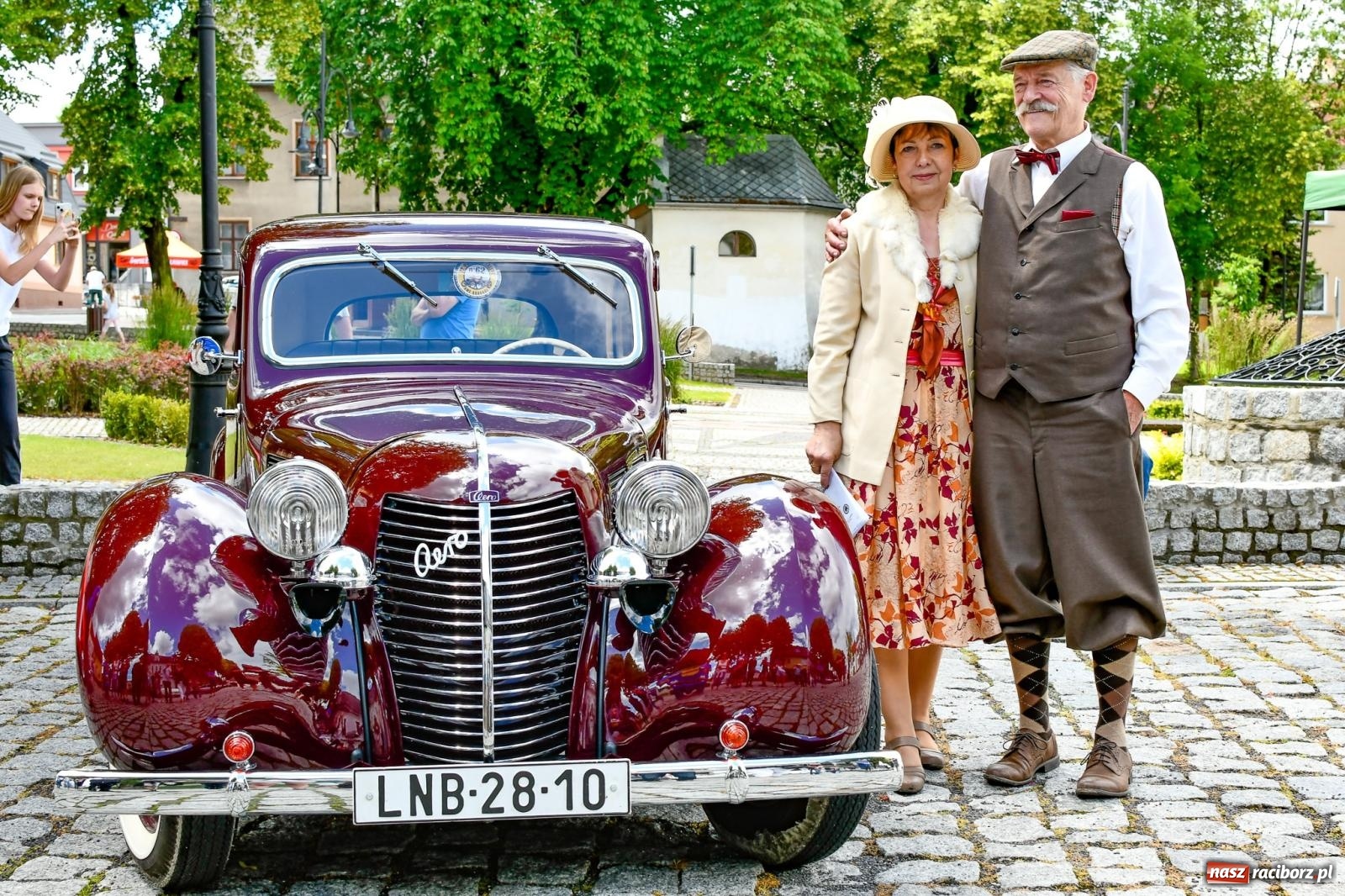 Zdjęcie w galerii na portalu naszraciborz.pl: Historia motoryzacji na krzanowickim ryneczku [FOTO i WIDEO] wiadomości z regionu