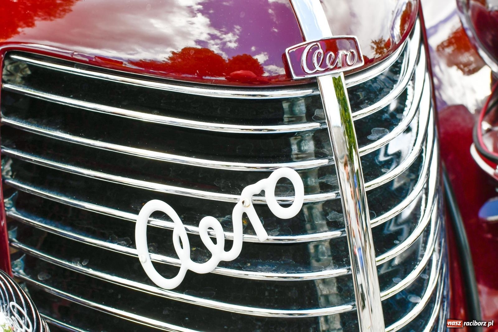 Zdjęcie w galerii na portalu naszraciborz.pl: Historia motoryzacji na krzanowickim ryneczku [FOTO i WIDEO] wiadomości z regionu