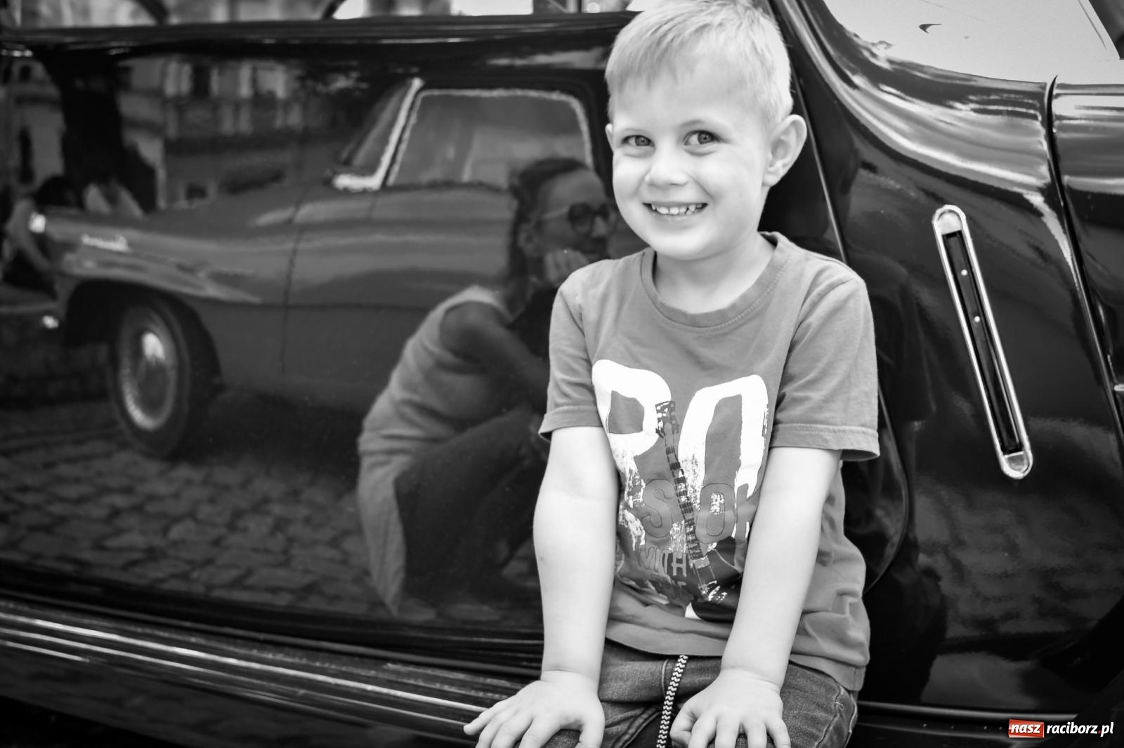 Zdjęcie w galerii na portalu naszraciborz.pl: Historia motoryzacji na krzanowickim ryneczku [FOTO i WIDEO] wiadomości z regionu