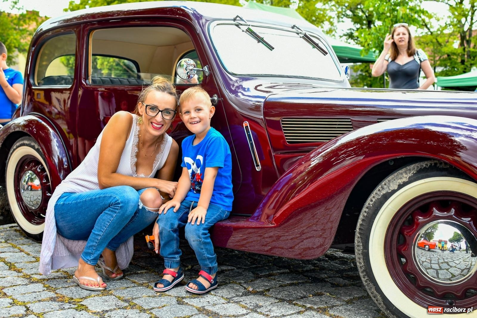Zdjęcie w galerii na portalu naszraciborz.pl: Historia motoryzacji na krzanowickim ryneczku [FOTO i WIDEO] wiadomości z regionu