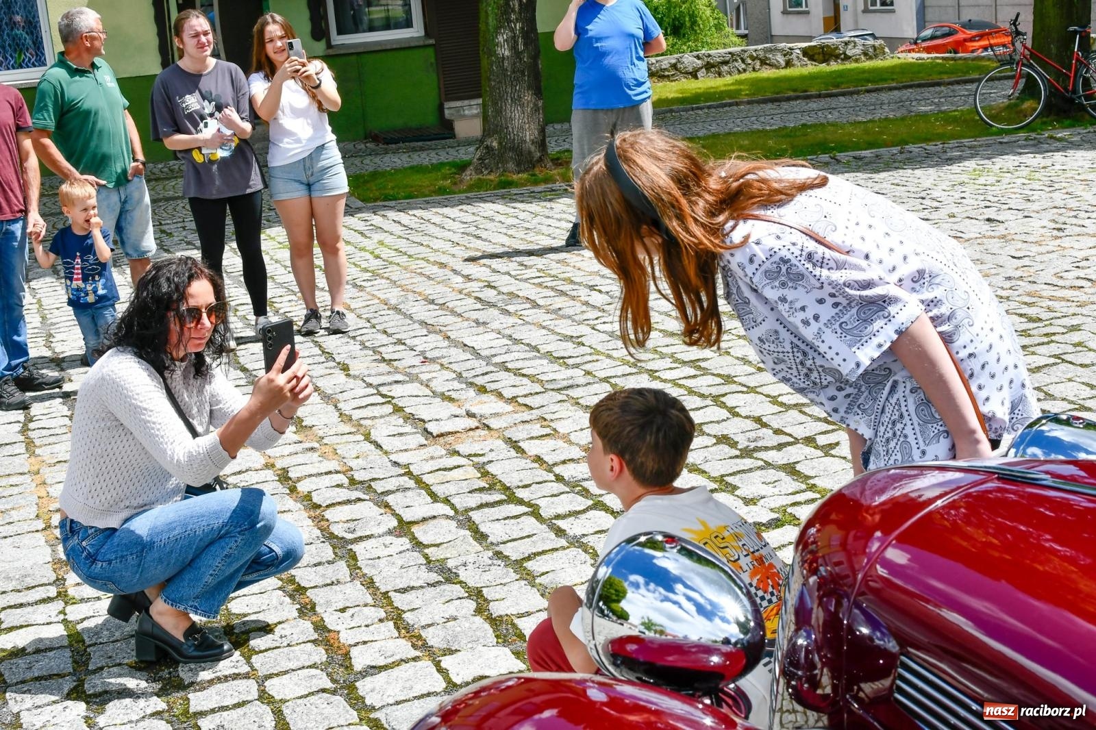 Zdjęcie w galerii na portalu naszraciborz.pl: Historia motoryzacji na krzanowickim ryneczku [FOTO i WIDEO] wiadomości z regionu