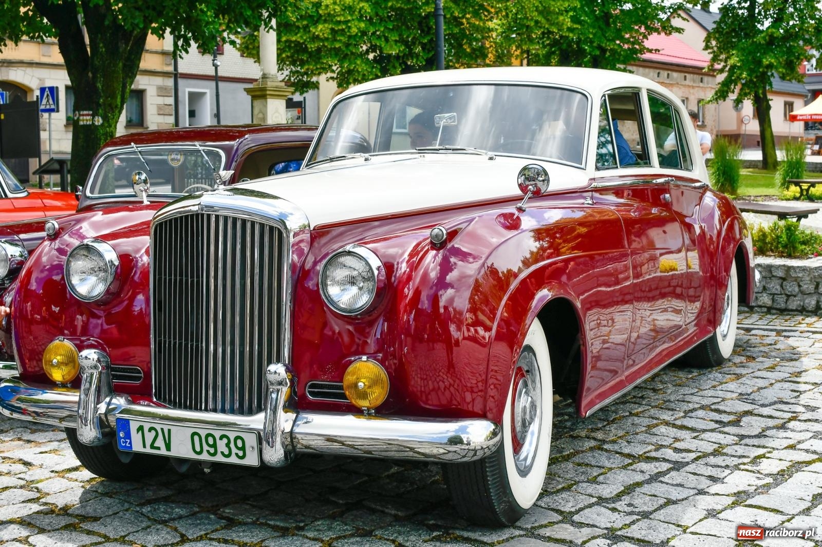 Zdjęcie w galerii na portalu naszraciborz.pl: Historia motoryzacji na krzanowickim ryneczku [FOTO i WIDEO] wiadomości z regionu