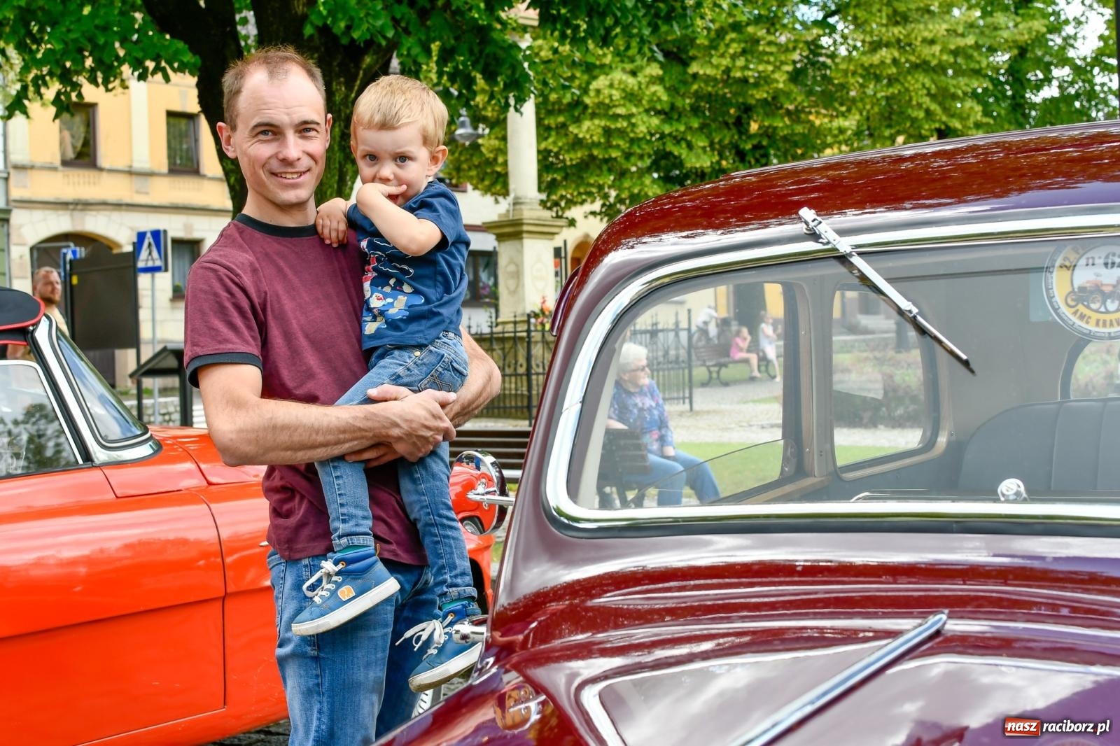 Zdjęcie w galerii na portalu naszraciborz.pl: Historia motoryzacji na krzanowickim ryneczku [FOTO i WIDEO] wiadomości z regionu
