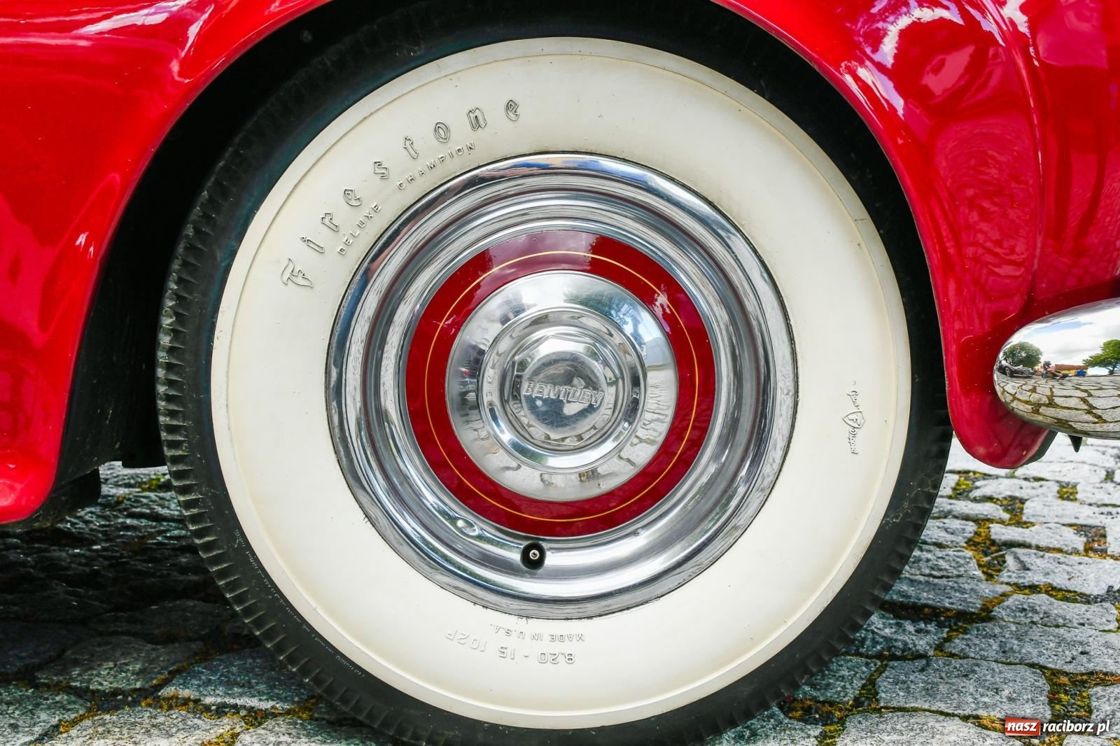 Zdjęcie w galerii na portalu naszraciborz.pl: Historia motoryzacji na krzanowickim ryneczku [FOTO i WIDEO] wiadomości z regionu