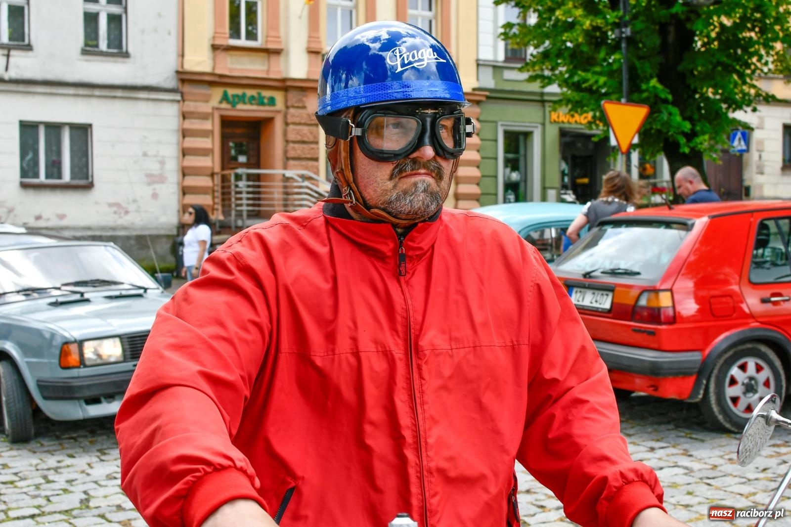 Zdjęcie w galerii na portalu naszraciborz.pl: Historia motoryzacji na krzanowickim ryneczku [FOTO i WIDEO] wiadomości z regionu