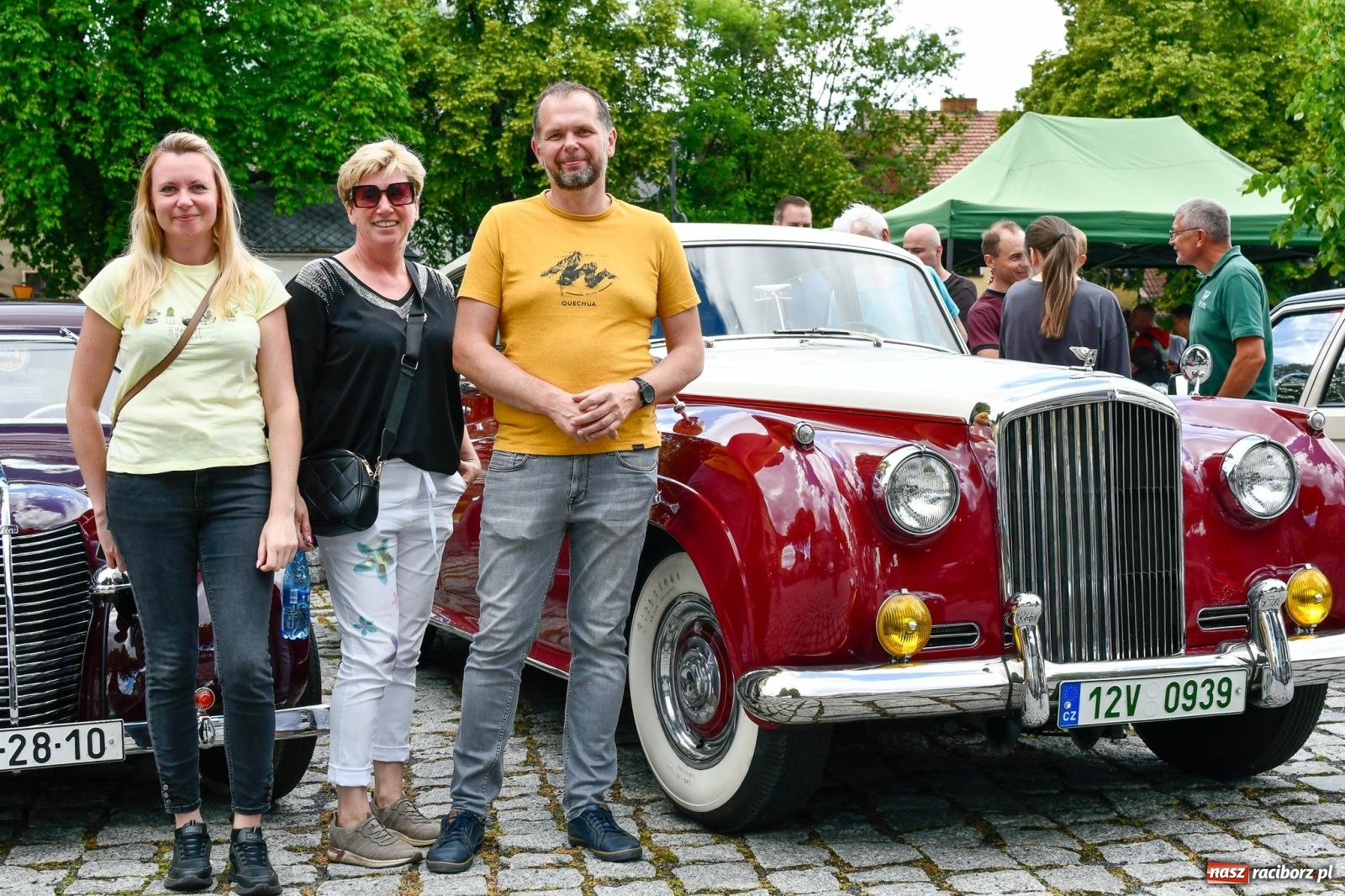 Zdjęcie w galerii na portalu naszraciborz.pl: Historia motoryzacji na krzanowickim ryneczku [FOTO i WIDEO] wiadomości z regionu