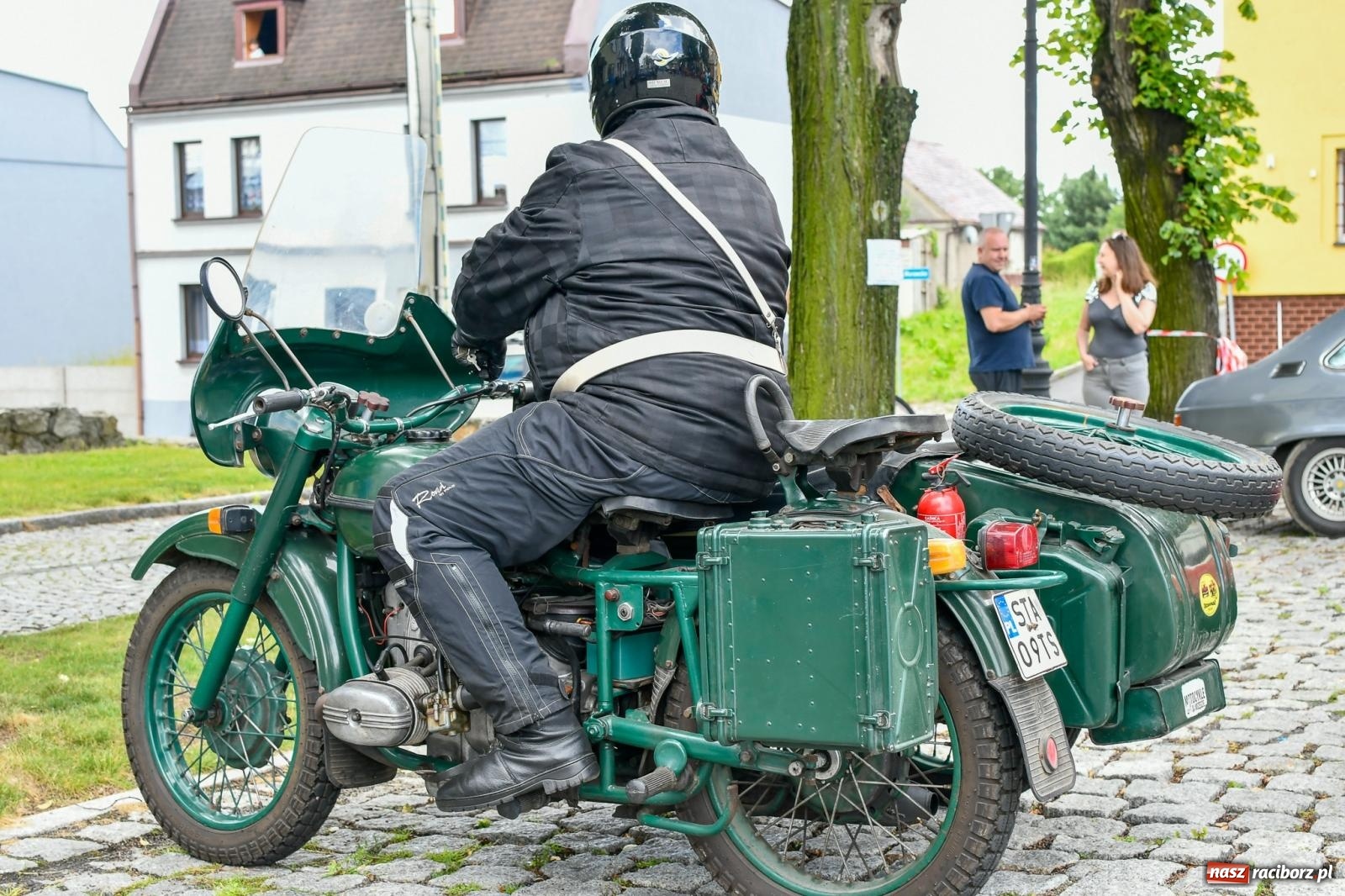Zdjęcie w galerii na portalu naszraciborz.pl: Historia motoryzacji na krzanowickim ryneczku [FOTO i WIDEO] wiadomości z regionu