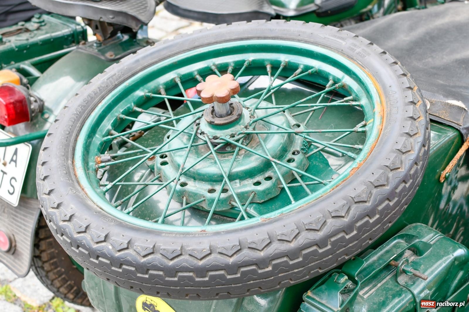 Zdjęcie w galerii na portalu naszraciborz.pl: Historia motoryzacji na krzanowickim ryneczku [FOTO i WIDEO] wiadomości z regionu