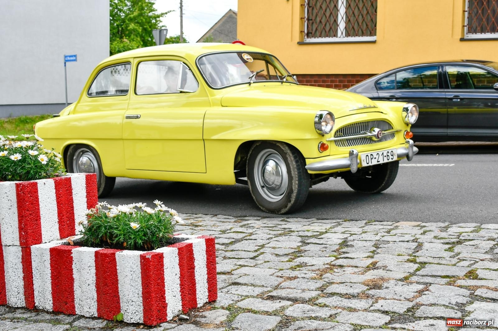 Zdjęcie w galerii na portalu naszraciborz.pl: Historia motoryzacji na krzanowickim ryneczku [FOTO i WIDEO] wiadomości z regionu