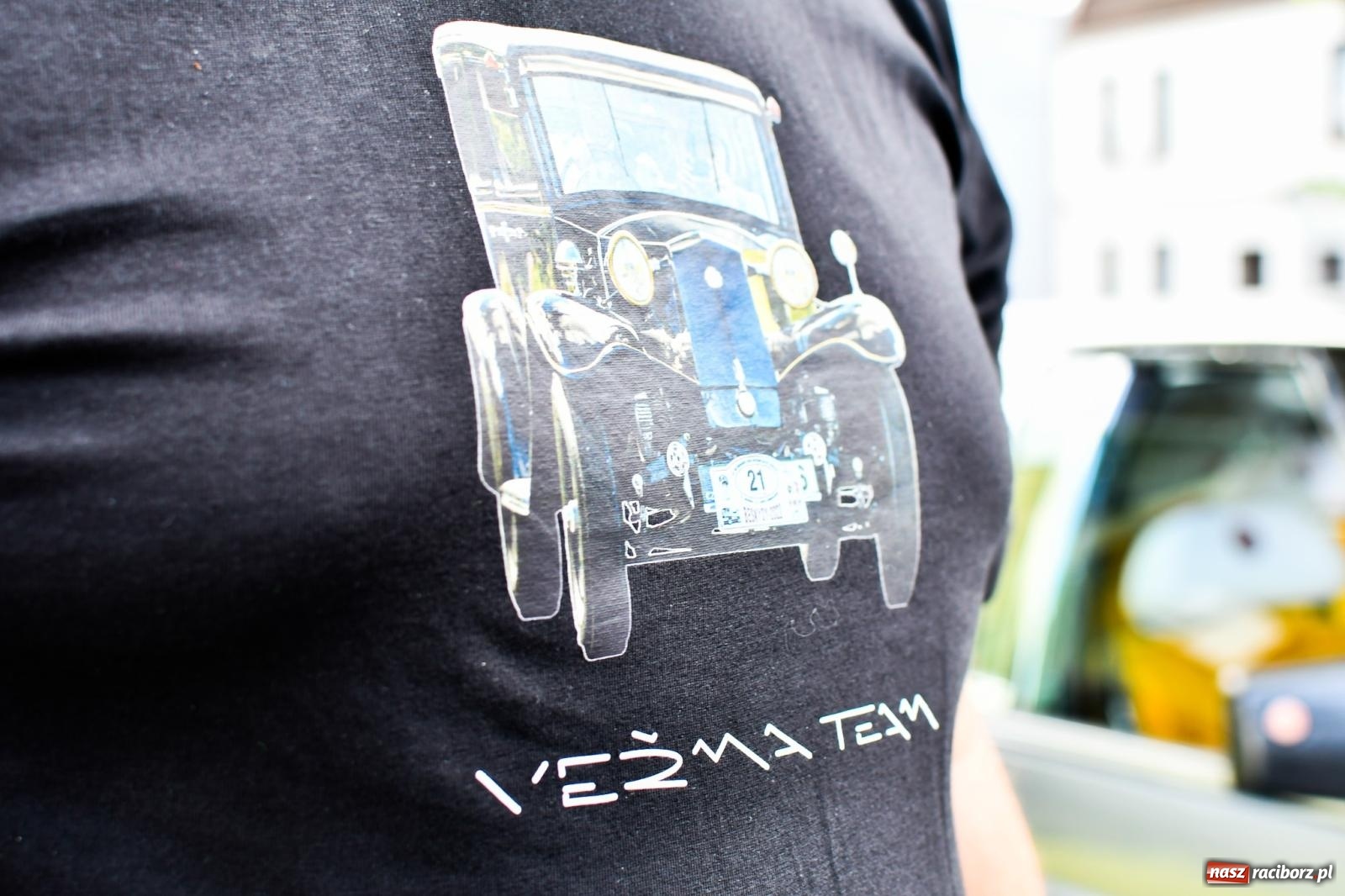 Zdjęcie w galerii na portalu naszraciborz.pl: Historia motoryzacji na krzanowickim ryneczku [FOTO i WIDEO] wiadomości z regionu