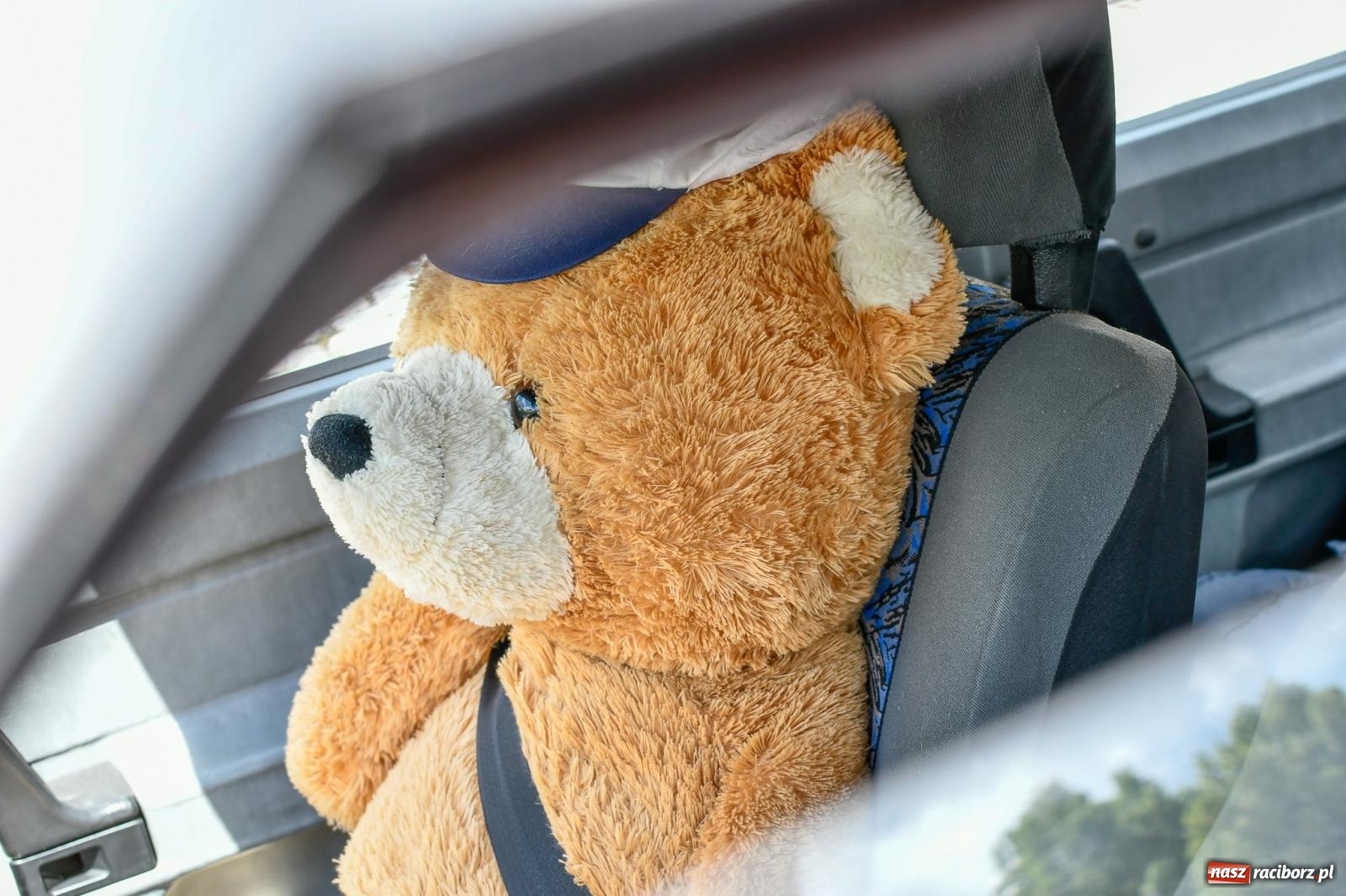 Zdjęcie w galerii na portalu naszraciborz.pl: Historia motoryzacji na krzanowickim ryneczku [FOTO i WIDEO] wiadomości z regionu