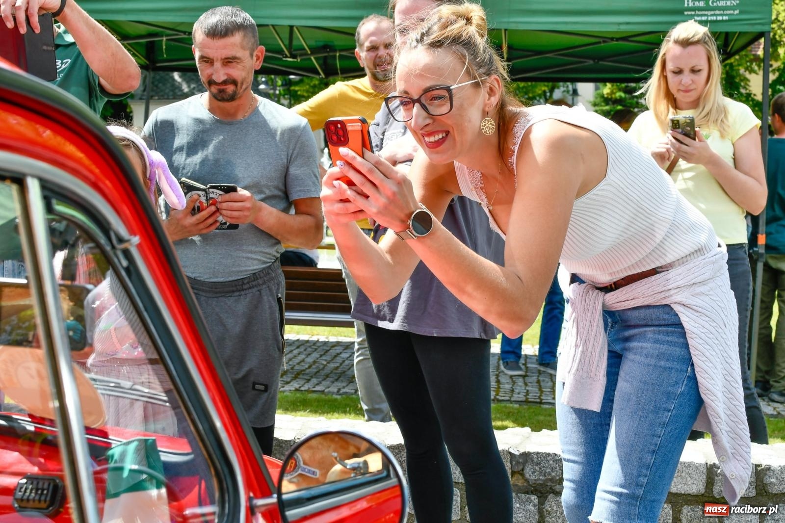 Zdjęcie w galerii na portalu naszraciborz.pl: Historia motoryzacji na krzanowickim ryneczku [FOTO i WIDEO] wiadomości z regionu