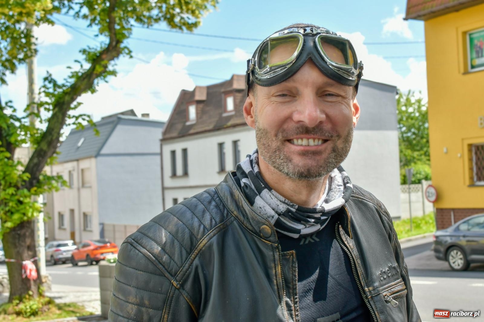 Zdjęcie w galerii na portalu naszraciborz.pl: Historia motoryzacji na krzanowickim ryneczku [FOTO i WIDEO] wiadomości z regionu