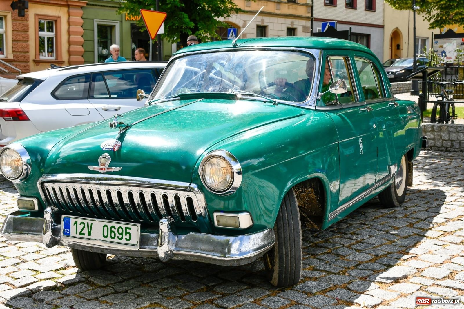 Zdjęcie w galerii na portalu naszraciborz.pl: Historia motoryzacji na krzanowickim ryneczku [FOTO i WIDEO] wiadomości z regionu