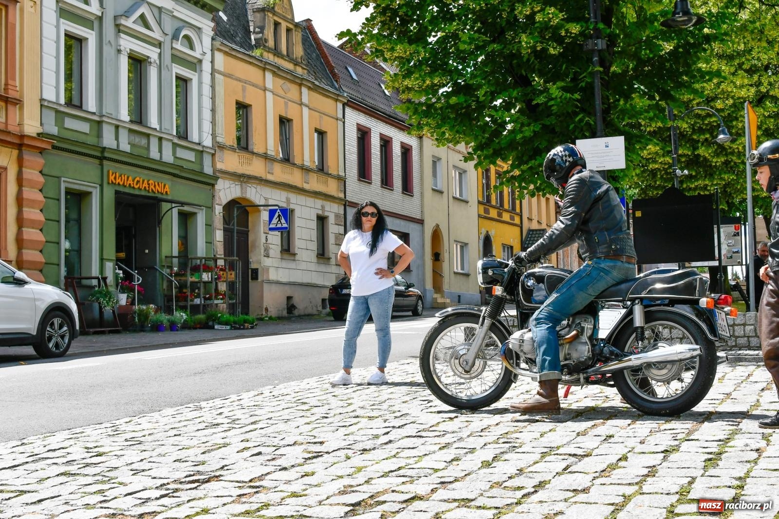 Zdjęcie w galerii na portalu naszraciborz.pl: Historia motoryzacji na krzanowickim ryneczku [FOTO i WIDEO] wiadomości z regionu