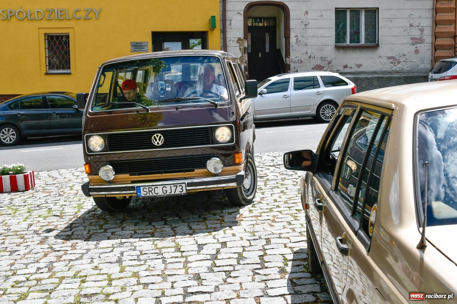 Zdjęcie w galerii na portalu naszraciborz.pl: Historia motoryzacji na krzanowickim ryneczku [FOTO i WIDEO] wiadomości z regionu