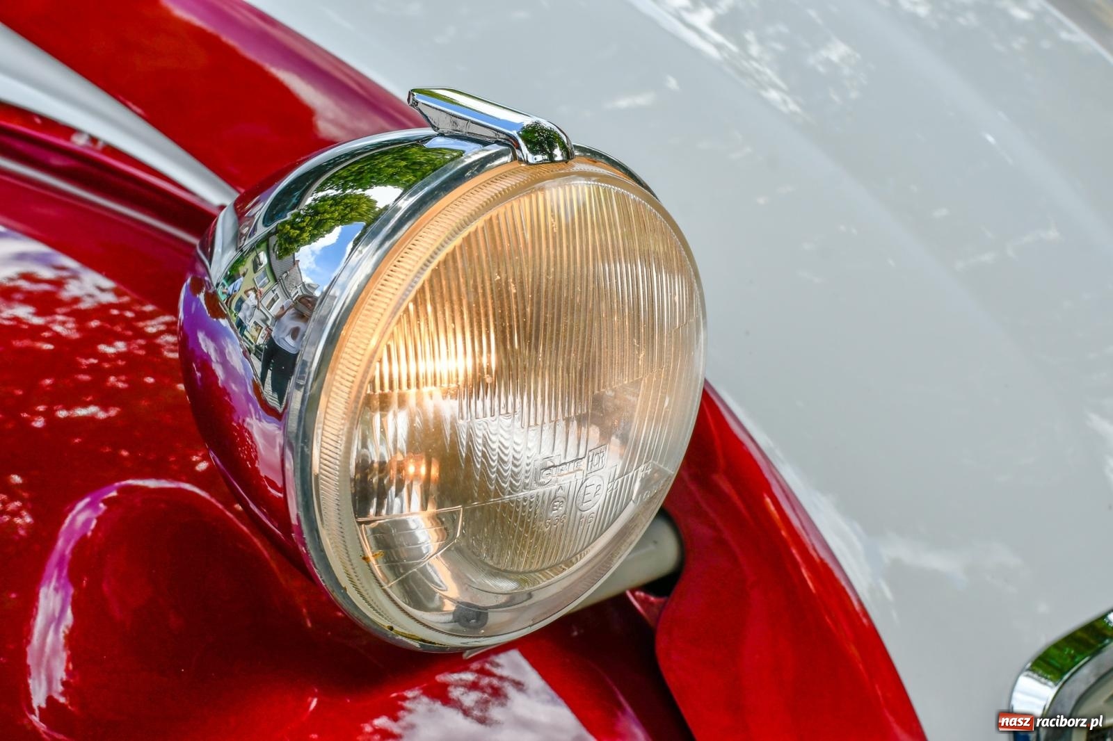 Zdjęcie w galerii na portalu naszraciborz.pl: Historia motoryzacji na krzanowickim ryneczku [FOTO i WIDEO] wiadomości z regionu