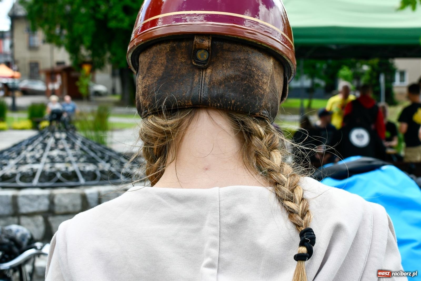 Zdjęcie w galerii na portalu naszraciborz.pl: Historia motoryzacji na krzanowickim ryneczku [FOTO i WIDEO] wiadomości z regionu