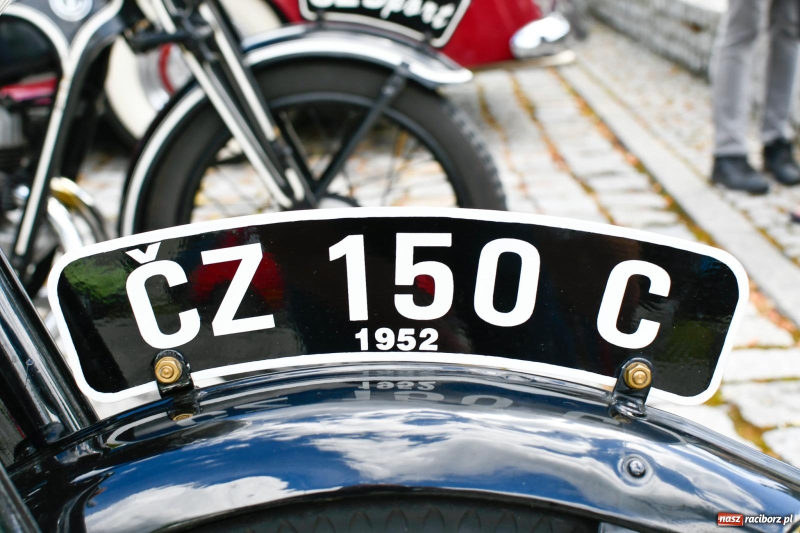 Zdjęcie w galerii na portalu naszraciborz.pl: Historia motoryzacji na krzanowickim ryneczku [FOTO i WIDEO] wiadomości z regionu