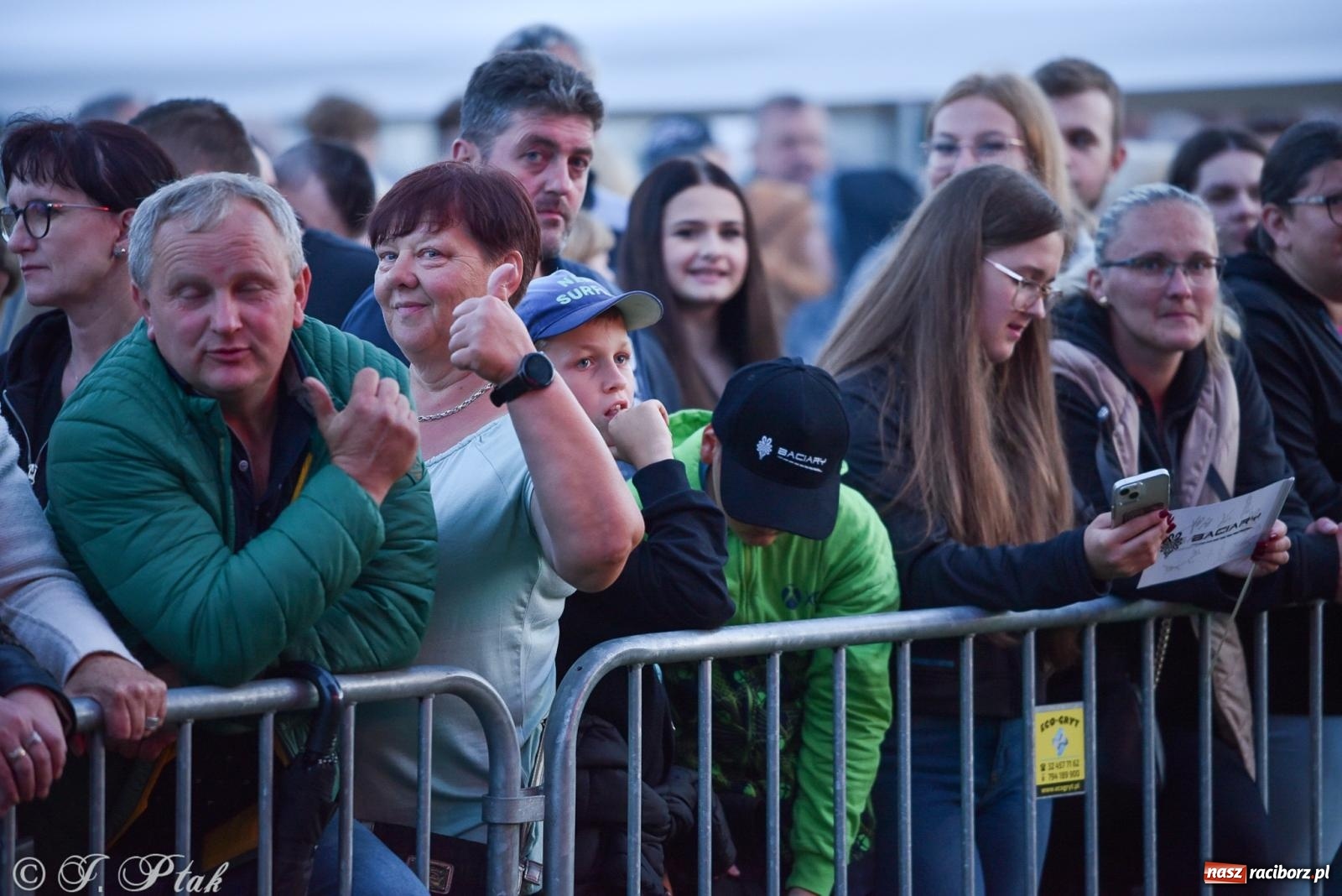 Zdjęcie w galerii na portalu naszraciborz.pl: Żyje się raz. Baciary na urodzinach LKS Studzienna [FOTO i WIDEO] wiadomości z regionu