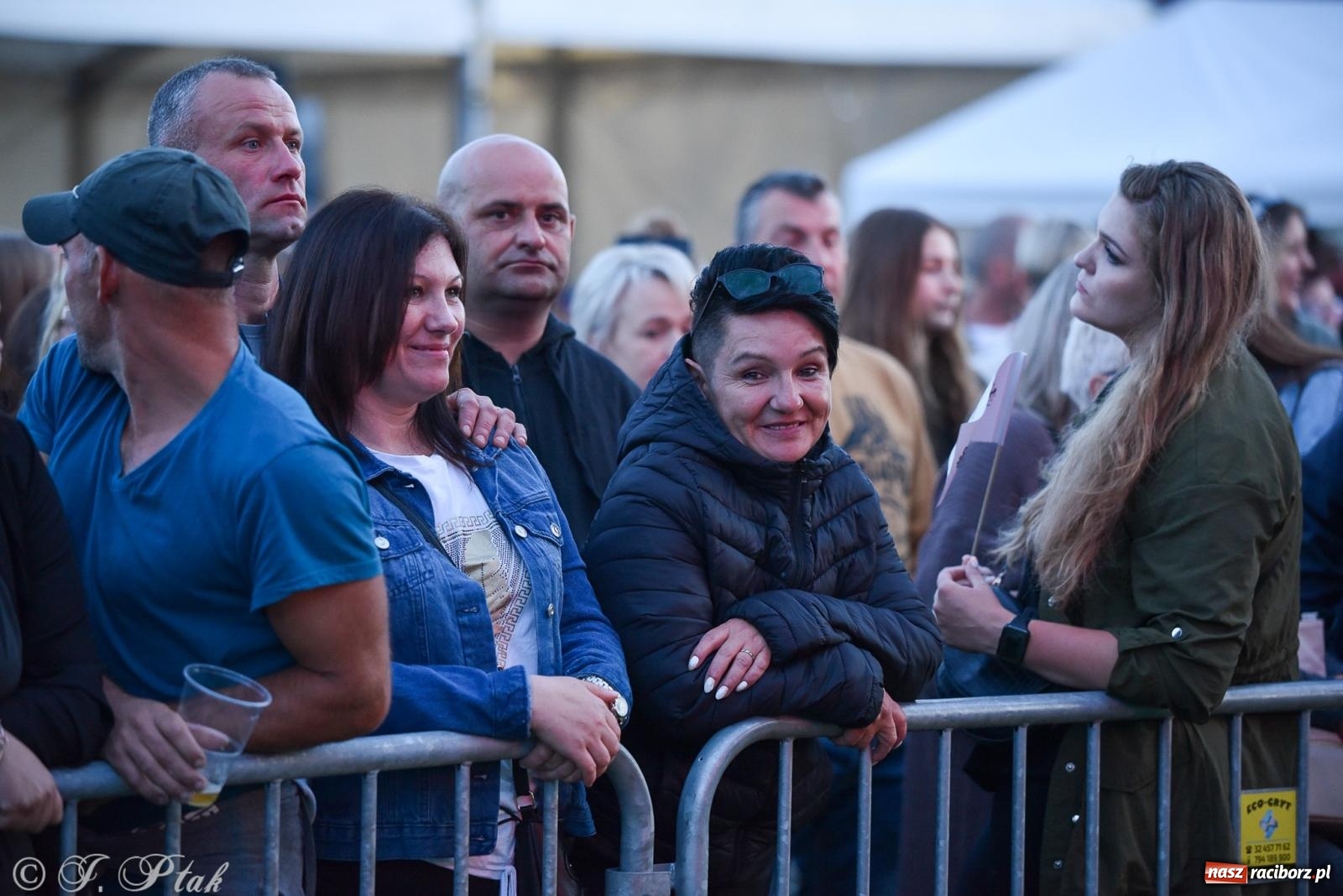 Zdjęcie w galerii na portalu naszraciborz.pl: Żyje się raz. Baciary na urodzinach LKS Studzienna [FOTO i WIDEO] wiadomości z regionu