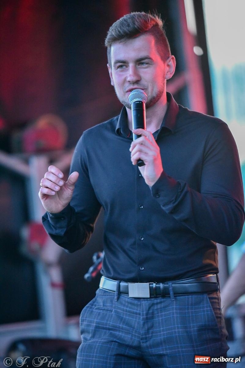 Zdjęcie w galerii na portalu naszraciborz.pl: Żyje się raz. Baciary na urodzinach LKS Studzienna [FOTO i WIDEO] wiadomości z regionu