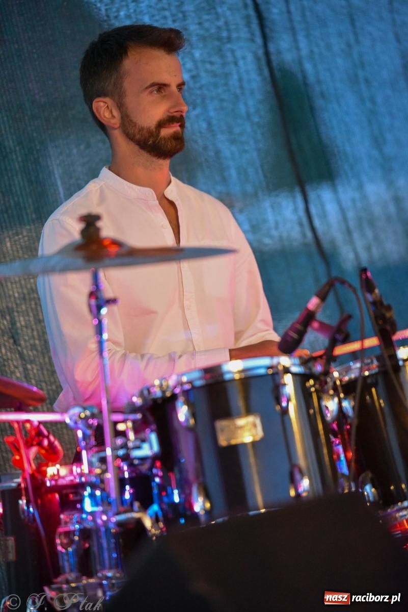 Zdjęcie w galerii na portalu naszraciborz.pl: Żyje się raz. Baciary na urodzinach LKS Studzienna [FOTO i WIDEO] wiadomości z regionu