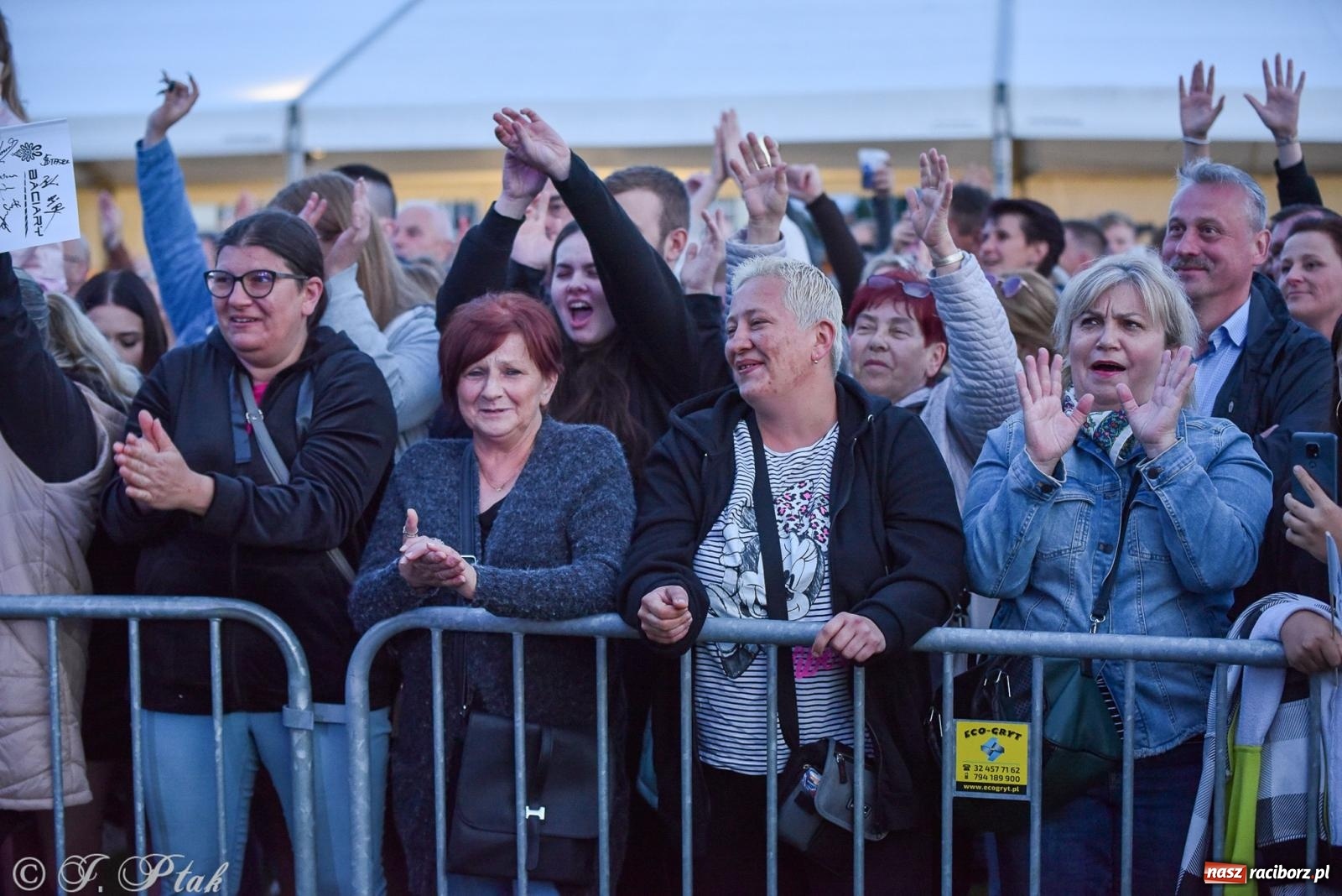 Zdjęcie w galerii na portalu naszraciborz.pl: Żyje się raz. Baciary na urodzinach LKS Studzienna [FOTO i WIDEO] wiadomości z regionu
