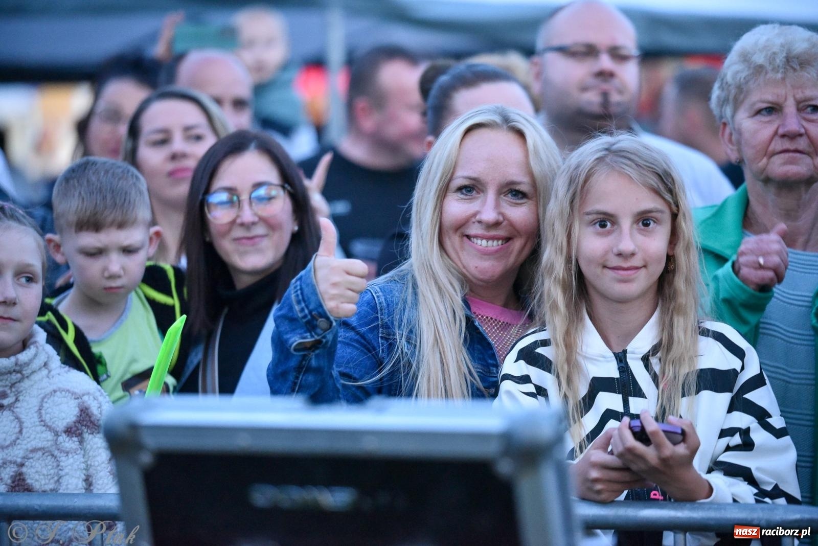 Zdjęcie w galerii na portalu naszraciborz.pl: Żyje się raz. Baciary na urodzinach LKS Studzienna [FOTO i WIDEO] wiadomości z regionu