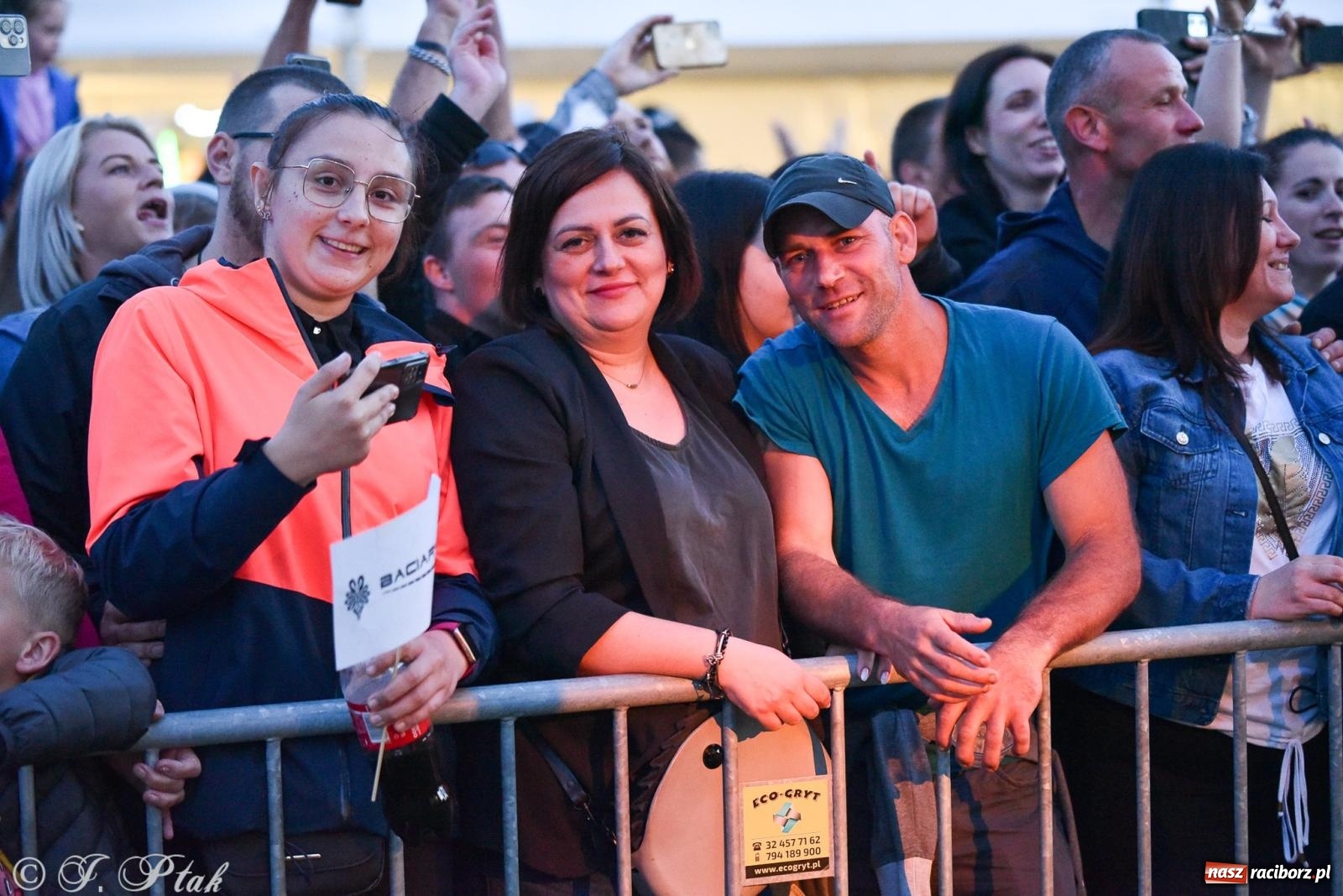 Zdjęcie w galerii na portalu naszraciborz.pl: Żyje się raz. Baciary na urodzinach LKS Studzienna [FOTO i WIDEO] wiadomości z regionu