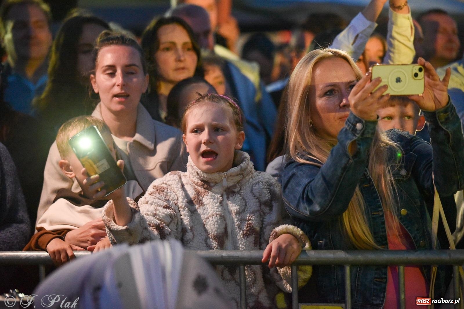 Zdjęcie w galerii na portalu naszraciborz.pl: Żyje się raz. Baciary na urodzinach LKS Studzienna [FOTO i WIDEO] wiadomości z regionu