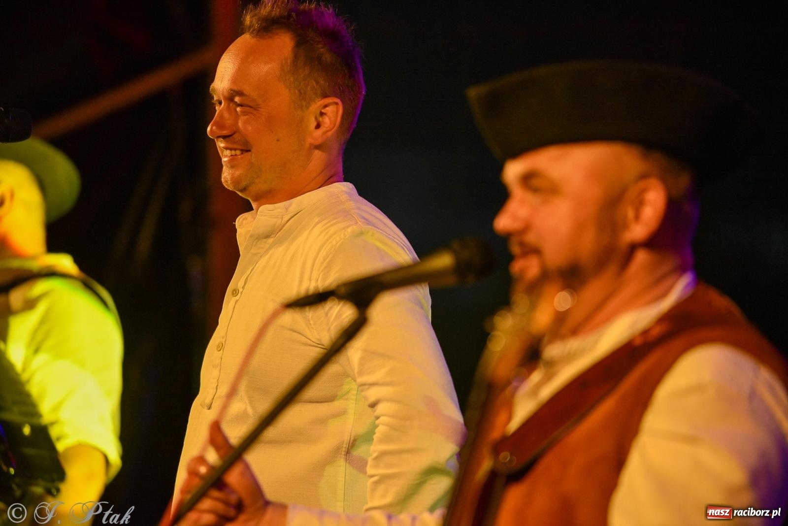 Zdjęcie w galerii na portalu naszraciborz.pl: Żyje się raz. Baciary na urodzinach LKS Studzienna [FOTO i WIDEO] wiadomości z regionu