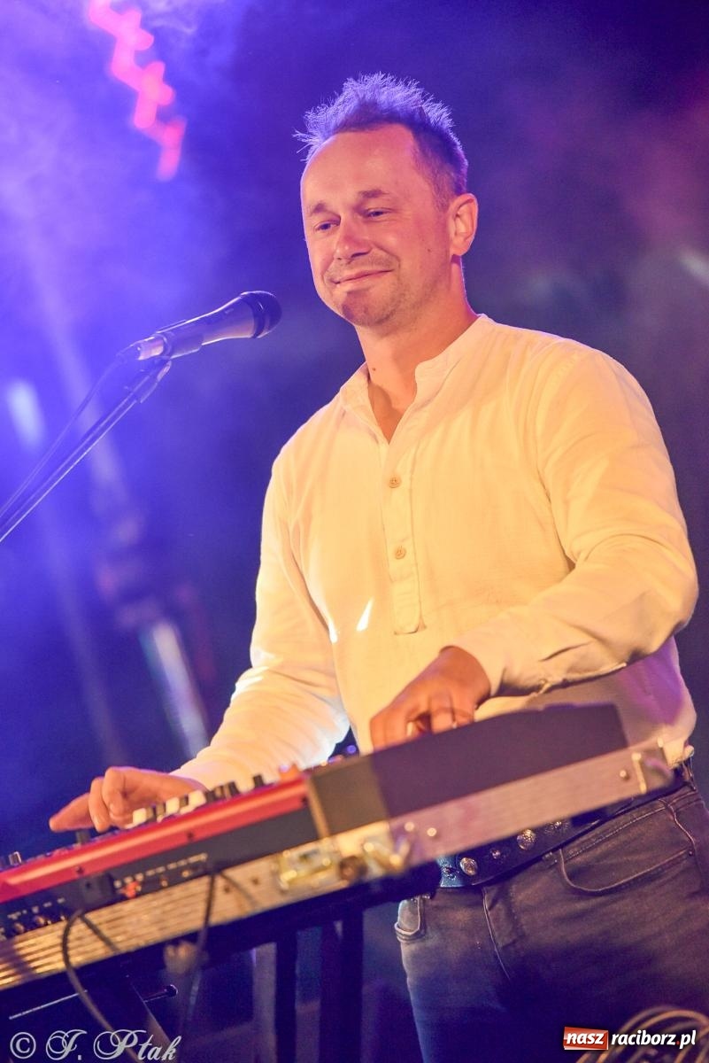 Zdjęcie w galerii na portalu naszraciborz.pl: Żyje się raz. Baciary na urodzinach LKS Studzienna [FOTO i WIDEO] wiadomości z regionu