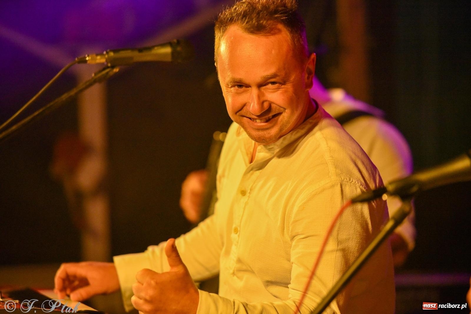 Zdjęcie w galerii na portalu naszraciborz.pl: Żyje się raz. Baciary na urodzinach LKS Studzienna [FOTO i WIDEO] wiadomości z regionu