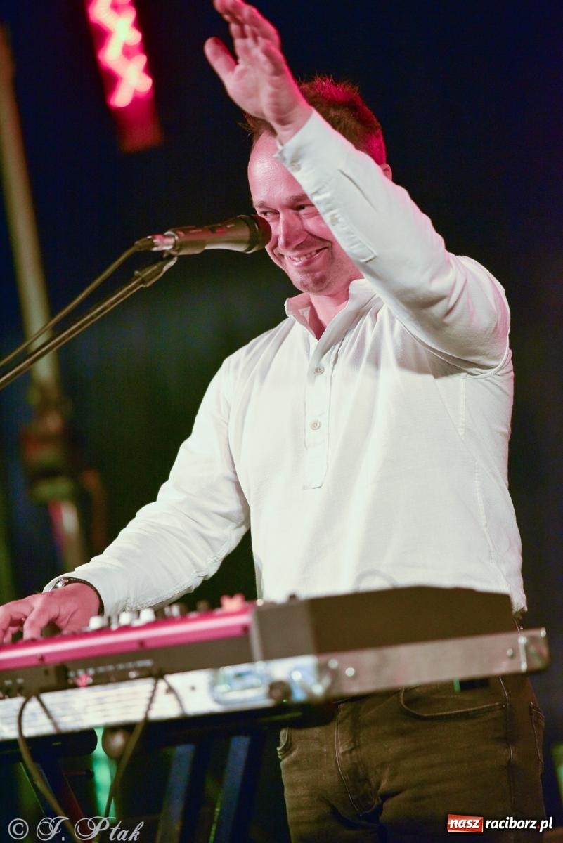 Zdjęcie w galerii na portalu naszraciborz.pl: Żyje się raz. Baciary na urodzinach LKS Studzienna [FOTO i WIDEO] wiadomości z regionu