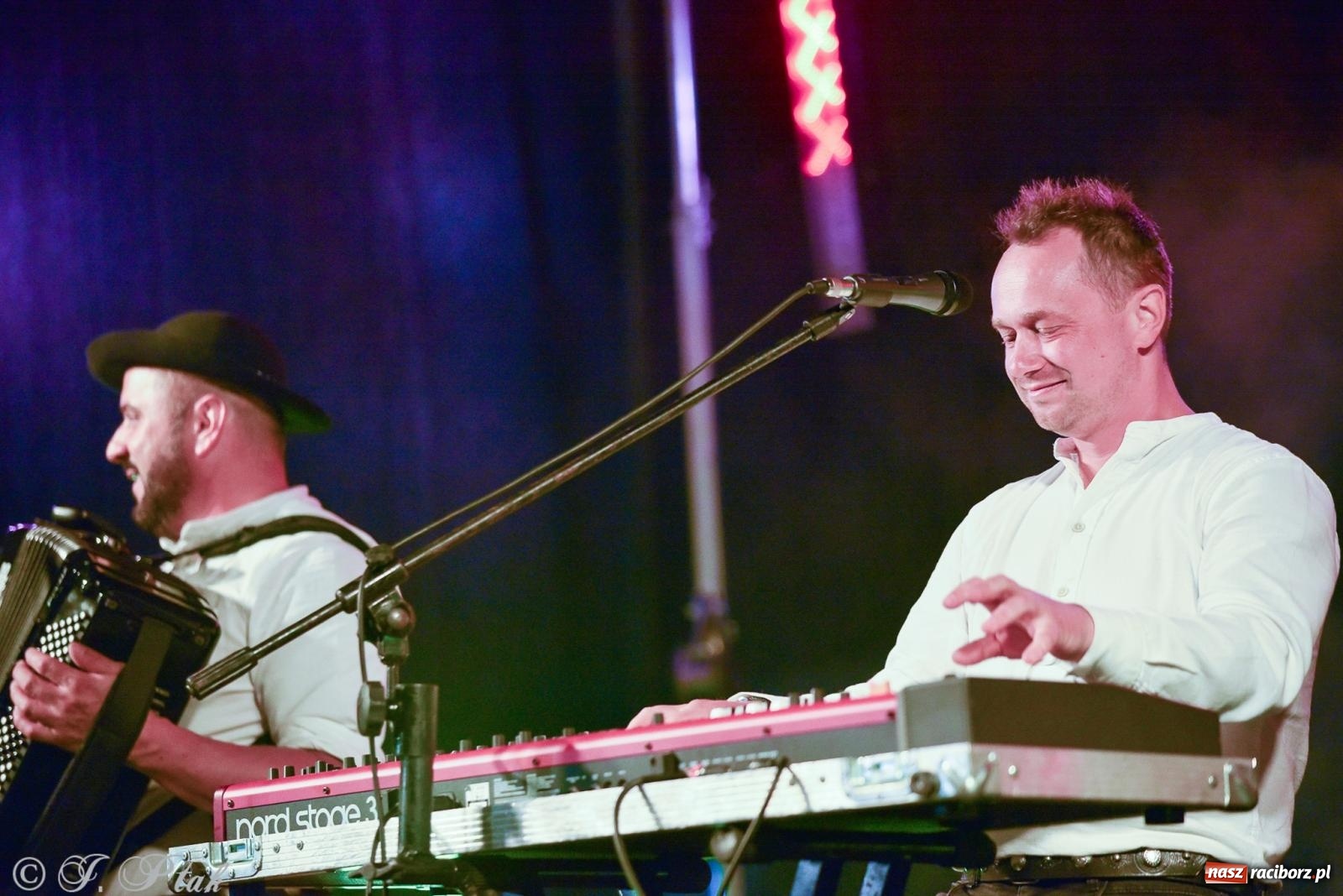 Zdjęcie w galerii na portalu naszraciborz.pl: Żyje się raz. Baciary na urodzinach LKS Studzienna [FOTO i WIDEO] wiadomości z regionu