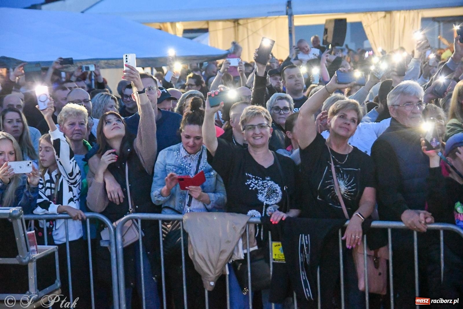 Zdjęcie w galerii na portalu naszraciborz.pl: Żyje się raz. Baciary na urodzinach LKS Studzienna [FOTO i WIDEO] wiadomości z regionu