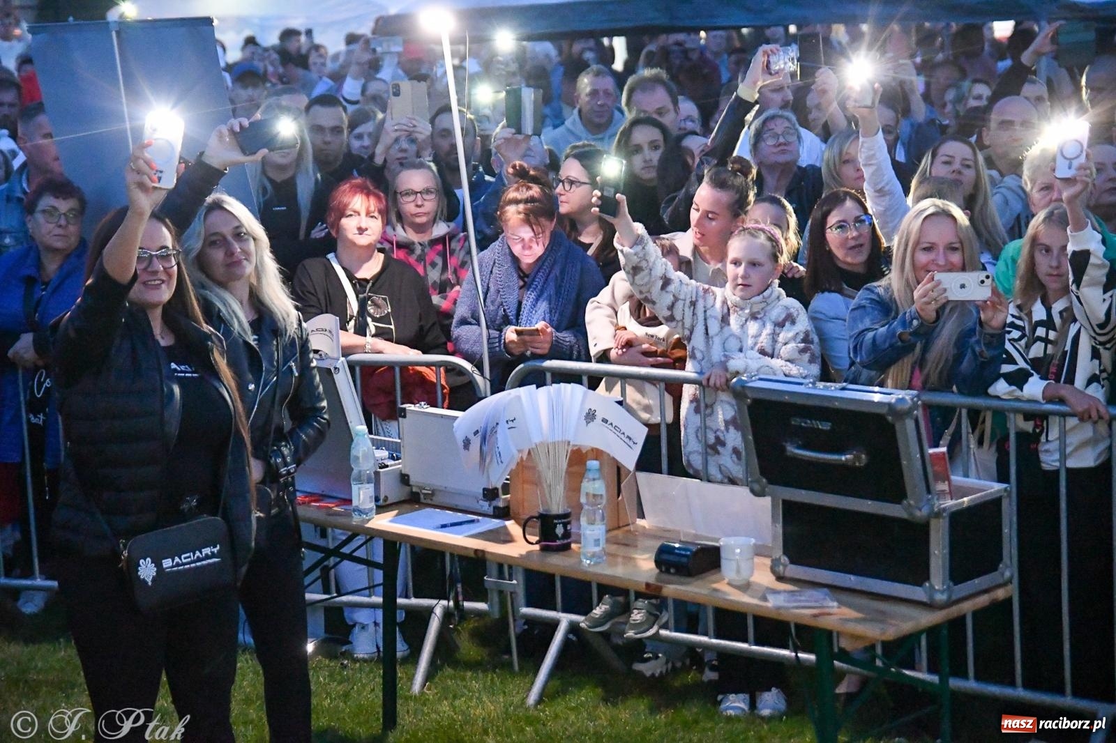 Zdjęcie w galerii na portalu naszraciborz.pl: Żyje się raz. Baciary na urodzinach LKS Studzienna [FOTO i WIDEO] wiadomości z regionu